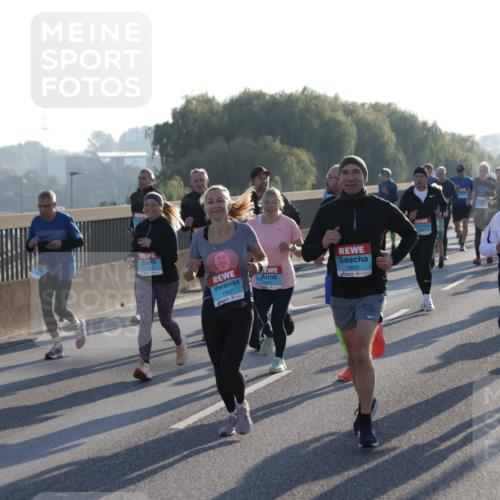 03.10.2025 - Köhlbrandbrückenlauf Jannik Wohlers http://msf.ph/oto/9053513 03.10.2025 09:19:57 Position 3 1771, 1907, 1905 meine-sportfotos.de