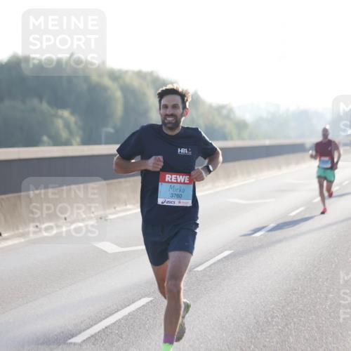 03.10.2025 - Köhlbrandbrückenlauf Jannik Wohlers http://msf.ph/oto/9053517 03.10.2025 09:10:51 Position 3 3760 meine-sportfotos.de