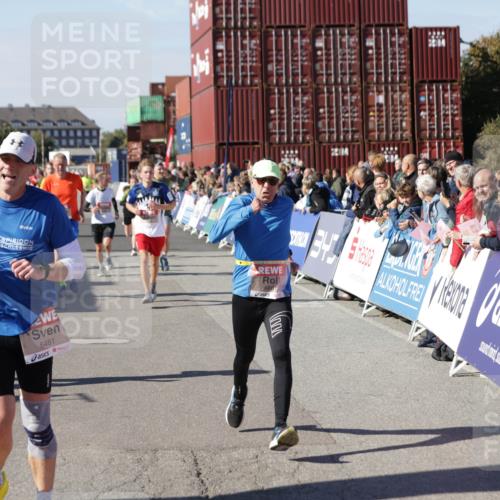 03.10.2025 - Köhlbrandbrückenlauf Jannik Wohlers http://msf.ph/oto/9053523 03.10.2025 13:09:32 Ziel 4129, 4134, 4212, 4262, 4298, 4358, 4365, 4614, 5061, 5352, 5803, 5813, 5907, 6379, 6438, 6481, 6661, 6667 meine-sportfotos.de