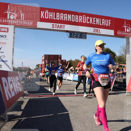 03.10.2025 - Köhlbrandbrückenlauf Lena Gebhardt http://msf.ph/oto/9053525 03.10.2025 13:23:11 Ziel 4339, 4350, 4553, 4904, 4905, 4964, 4987, 5076, 5573, 5712, 5716, 6070, 6071, 6652 meine-sportfotos.de