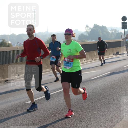 03.10.2025 - Köhlbrandbrückenlauf Lena Gebhardt http://msf.ph/oto/9053531 03.10.2025 09:16:07 Position 1 2819 meine-sportfotos.de