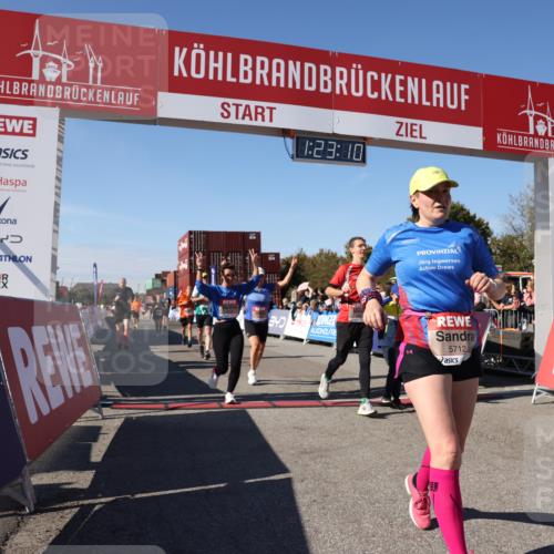03.10.2025 - Köhlbrandbrückenlauf Lena Gebhardt http://msf.ph/oto/9053533 03.10.2025 13:23:11 Ziel 4339, 4350, 4553, 4904, 4905, 4964, 4987, 5076, 5573, 5712, 5716, 6070, 6071, 6652 meine-sportfotos.de