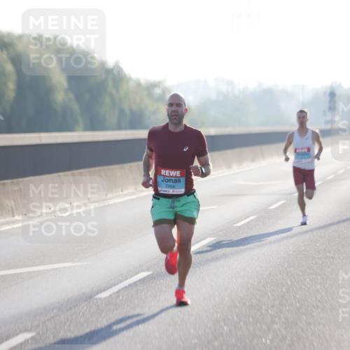 03.10.2025 - Köhlbrandbrückenlauf Jannik Wohlers http://msf.ph/oto/9053536 03.10.2025 09:10:54 Position 3 2968 meine-sportfotos.de