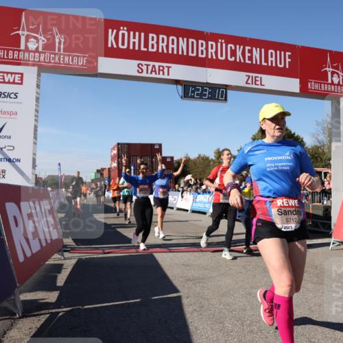03.10.2025 - Köhlbrandbrückenlauf Lena Gebhardt http://msf.ph/oto/9053541 03.10.2025 13:23:11 Ziel 4339, 4350, 4553, 4904, 4905, 4964, 4987, 5076, 5573, 5712, 5716, 6070, 6071, 6652 meine-sportfotos.de