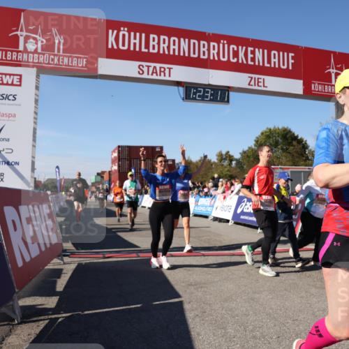 03.10.2025 - Köhlbrandbrückenlauf Lena Gebhardt http://msf.ph/oto/9053547 03.10.2025 13:23:11 Ziel 4339, 4350, 4553, 4904, 4905, 4964, 4987, 5076, 5573, 5712, 5716, 6070, 6071, 6652 meine-sportfotos.de