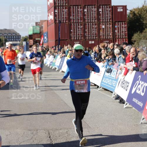 03.10.2025 - Köhlbrandbrückenlauf Jannik Wohlers http://msf.ph/oto/9053552 03.10.2025 13:09:32 Ziel 4129, 4134, 4212, 4262, 4298, 4358, 4365, 4614, 5061, 5352, 5803, 5813, 5907, 6379, 6438, 6481, 6661, 6667 meine-sportfotos.de