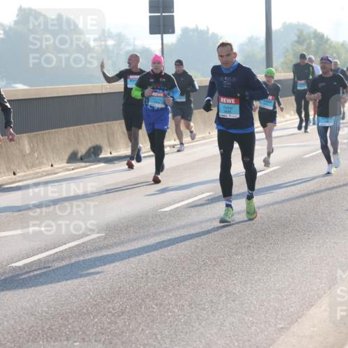 03.10.2025 - Köhlbrandbrückenlauf Lena Gebhardt http://msf.ph/oto/9053556 03.10.2025 09:16:07 Position 1 3836 meine-sportfotos.de