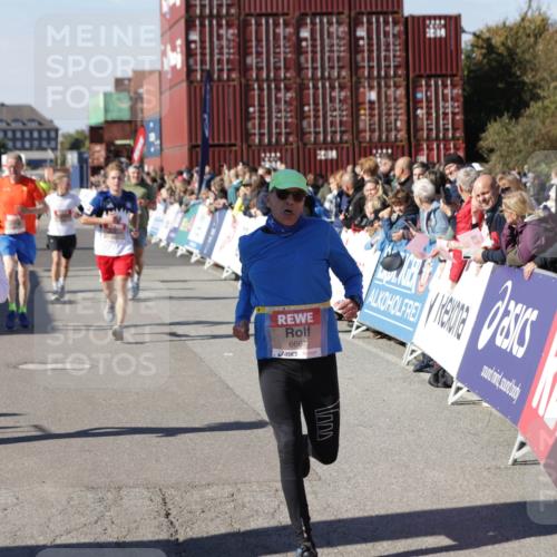 03.10.2025 - Köhlbrandbrückenlauf Jannik Wohlers http://msf.ph/oto/9053557 03.10.2025 13:09:32 Ziel 4129, 4134, 4212, 4262, 4298, 4358, 4365, 4614, 5061, 5352, 5803, 5813, 5907, 6379, 6438, 6481, 6661, 6667 meine-sportfotos.de