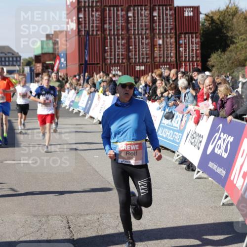 03.10.2025 - Köhlbrandbrückenlauf Jannik Wohlers http://msf.ph/oto/9053559 03.10.2025 13:09:32 Ziel 4129, 4134, 4212, 4262, 4298, 4358, 4365, 4614, 5061, 5352, 5803, 5813, 5907, 6379, 6438, 6481, 6661, 6667 meine-sportfotos.de