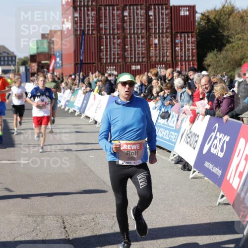 03.10.2025 - Köhlbrandbrückenlauf Jannik Wohlers http://msf.ph/oto/9053563 03.10.2025 13:09:32 Ziel 4129, 4134, 4212, 4262, 4298, 4358, 4365, 4614, 5061, 5352, 5803, 5813, 5907, 6379, 6438, 6481, 6661, 6667 meine-sportfotos.de