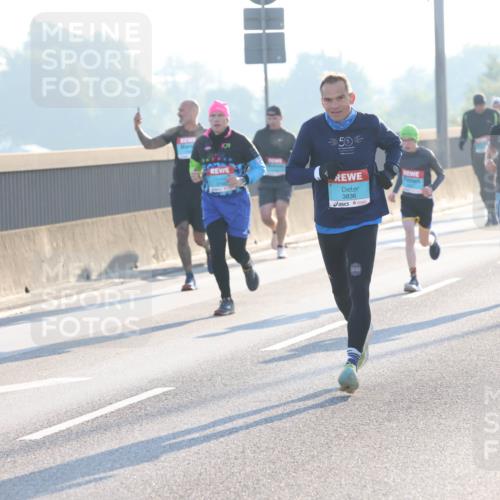 03.10.2025 - Köhlbrandbrückenlauf Lena Gebhardt http://msf.ph/oto/9053567 03.10.2025 09:16:08 Position 1 3836 meine-sportfotos.de