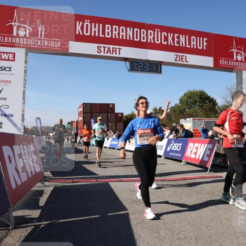 03.10.2025 - Köhlbrandbrückenlauf Lena Gebhardt http://msf.ph/oto/9053571 03.10.2025 13:23:12 Ziel 4339, 4350, 4553, 4904, 4905, 4964, 4987, 5076, 5573, 5712, 5716, 6070, 6071, 6652, 6653 meine-sportfotos.de