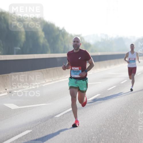 03.10.2025 - Köhlbrandbrückenlauf Jannik Wohlers http://msf.ph/oto/9053573 03.10.2025 09:10:54 Position 3 2968 meine-sportfotos.de