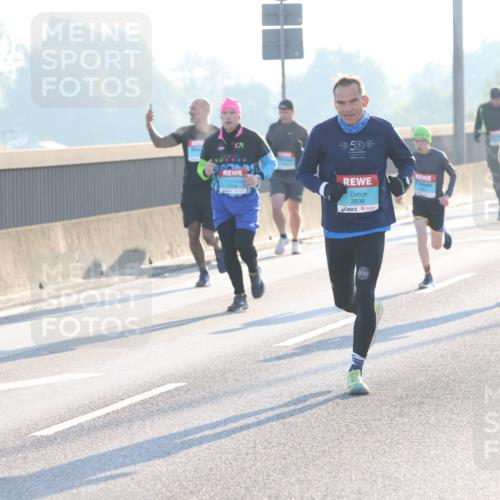 03.10.2025 - Köhlbrandbrückenlauf Lena Gebhardt http://msf.ph/oto/9053575 03.10.2025 09:16:08 Position 1 50, 3836 meine-sportfotos.de