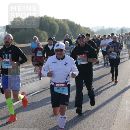 03.10.2025 - Köhlbrandbrückenlauf Jannik Wohlers http://msf.ph/oto/9053581 03.10.2025 09:19:58 Position 3 1672, 1282, 2082, 2929 meine-sportfotos.de