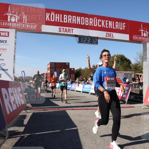 03.10.2025 - Köhlbrandbrückenlauf Lena Gebhardt http://msf.ph/oto/9053588 03.10.2025 13:23:12 Ziel 4339, 4350, 4553, 4904, 4905, 4964, 4987, 5076, 5573, 5712, 5716, 6070, 6071, 6652, 6653 meine-sportfotos.de