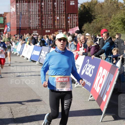03.10.2025 - Köhlbrandbrückenlauf Jannik Wohlers http://msf.ph/oto/9053590 03.10.2025 13:09:33 Ziel 4129, 4134, 4212, 4262, 4298, 4358, 4365, 4614, 5352, 5803, 5813, 5907, 6379, 6438, 6481, 6667 meine-sportfotos.de