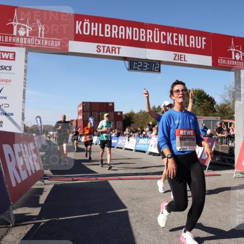 03.10.2025 - Köhlbrandbrückenlauf Lena Gebhardt http://msf.ph/oto/9053595 03.10.2025 13:23:12 Ziel 4339, 4350, 4553, 4904, 4905, 4964, 4987, 5076, 5573, 5712, 5716, 6070, 6071, 6652, 6653 meine-sportfotos.de