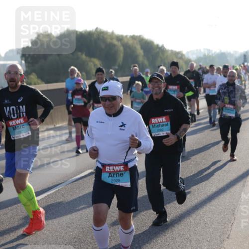 03.10.2025 - Köhlbrandbrückenlauf Jannik Wohlers http://msf.ph/oto/9053597 03.10.2025 09:19:58 Position 3 1672, 1282, 2929, 2082 meine-sportfotos.de