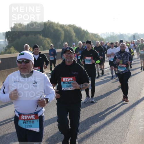 03.10.2025 - Köhlbrandbrückenlauf Jannik Wohlers http://msf.ph/oto/9053606 03.10.2025 09:19:59 Position 3 1282, 2082, 2929 meine-sportfotos.de