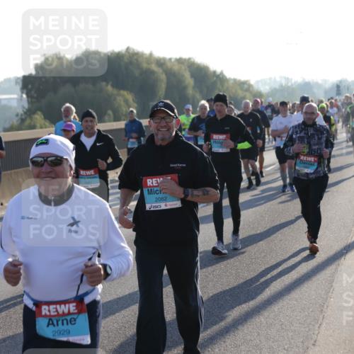 03.10.2025 - Köhlbrandbrückenlauf Jannik Wohlers http://msf.ph/oto/9053616 03.10.2025 09:19:59 Position 3 82, 2082, 2929 meine-sportfotos.de