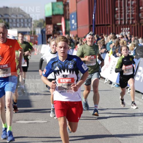 03.10.2025 - Köhlbrandbrückenlauf Jannik Wohlers http://msf.ph/oto/9053617 03.10.2025 13:09:34 Ziel 4129, 4134, 4212, 4262, 4298, 4358, 4365, 4614, 5352, 5803, 5813, 5907, 6379, 6438, 6481, 6667 meine-sportfotos.de