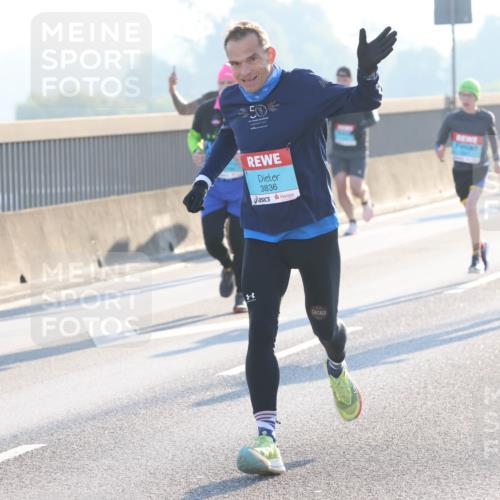 03.10.2025 - Köhlbrandbrückenlauf Lena Gebhardt http://msf.ph/oto/9053618 03.10.2025 09:16:10 Position 1 50, 3836 meine-sportfotos.de