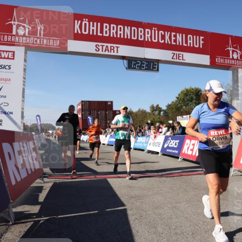 03.10.2025 - Köhlbrandbrückenlauf Lena Gebhardt http://msf.ph/oto/9053620 03.10.2025 13:23:13 Ziel 4339, 4350, 4553, 4904, 4905, 4964, 4987, 5076, 5573, 5712, 5716, 6070, 6071, 6277, 6652, 6653 meine-sportfotos.de