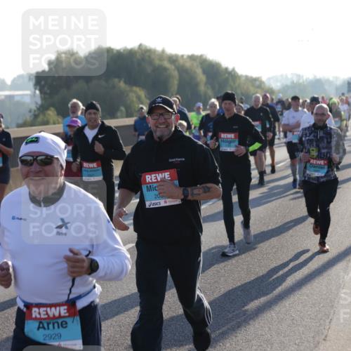 03.10.2025 - Köhlbrandbrückenlauf Jannik Wohlers http://msf.ph/oto/9053622 03.10.2025 09:19:59 Position 3 2929, 200, 130 meine-sportfotos.de