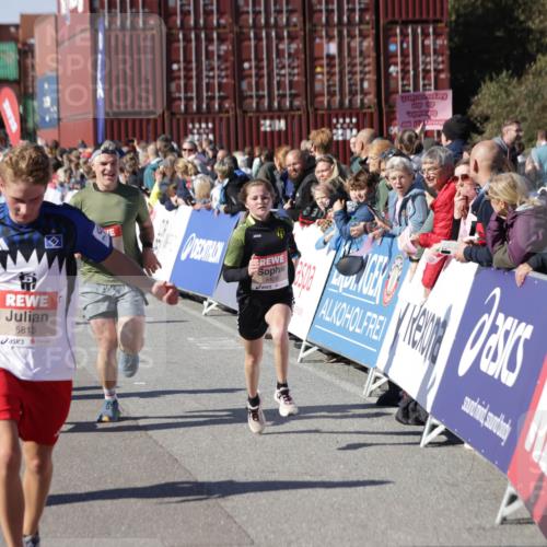 03.10.2025 - Köhlbrandbrückenlauf Jannik Wohlers http://msf.ph/oto/9053625 03.10.2025 13:09:34 Ziel 4129, 4134, 4212, 4262, 4298, 4358, 4365, 4614, 5352, 5803, 5813, 5907, 6379, 6438, 6481, 6667 meine-sportfotos.de