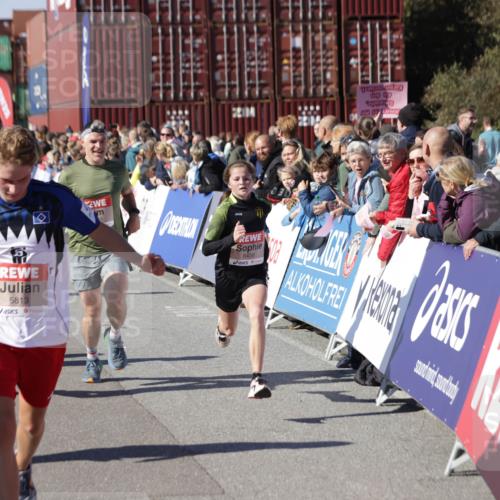 03.10.2025 - Köhlbrandbrückenlauf Jannik Wohlers http://msf.ph/oto/9053628 03.10.2025 13:09:35 Ziel 4134, 4212, 4262, 4298, 4358, 4365, 4614, 5352, 5803, 5813, 5907, 6379, 6438, 6481, 6667, 6803 meine-sportfotos.de