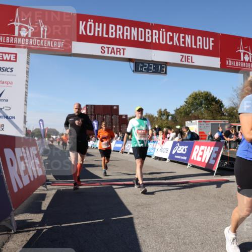 03.10.2025 - Köhlbrandbrückenlauf Lena Gebhardt http://msf.ph/oto/9053630 03.10.2025 13:23:13 Ziel 4339, 4350, 4553, 4904, 4905, 4964, 4987, 5076, 5573, 5712, 5716, 6070, 6071, 6277, 6652, 6653 meine-sportfotos.de