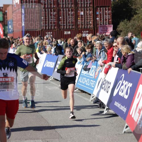 03.10.2025 - Köhlbrandbrückenlauf Jannik Wohlers http://msf.ph/oto/9053632 03.10.2025 13:09:35 Ziel 4134, 4212, 4262, 4298, 4358, 4365, 4614, 5352, 5803, 5813, 5907, 6379, 6438, 6481, 6667, 6803 meine-sportfotos.de
