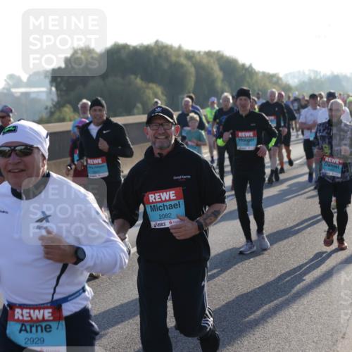 03.10.2025 - Köhlbrandbrückenlauf Jannik Wohlers http://msf.ph/oto/9053635 03.10.2025 09:19:59 Position 3 32, 2082, 2929 meine-sportfotos.de