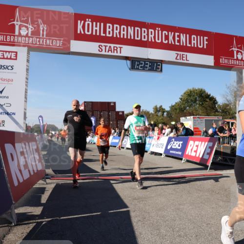 03.10.2025 - Köhlbrandbrückenlauf Lena Gebhardt http://msf.ph/oto/9053636 03.10.2025 13:23:14 Ziel 4339, 4350, 4553, 4904, 4905, 4964, 4987, 5076, 5573, 5712, 5716, 6070, 6071, 6277, 6618, 6619, 6652, 6653 meine-sportfotos.de