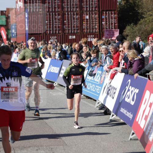 03.10.2025 - Köhlbrandbrückenlauf Jannik Wohlers http://msf.ph/oto/9053641 03.10.2025 13:09:35 Ziel 4134, 4212, 4262, 4298, 4358, 4365, 4614, 5352, 5803, 5813, 5907, 6379, 6438, 6481, 6667, 6803 meine-sportfotos.de