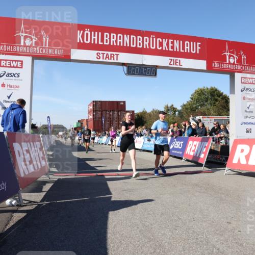 03.10.2025 - Köhlbrandbrückenlauf Lena Gebhardt http://msf.ph/oto/9053643 03.10.2025 13:07:00 Ziel 4152, 4249, 4451, 4588, 4804, 5963, 6065, 6423, 6427, 6745, 6799, 6822 meine-sportfotos.de