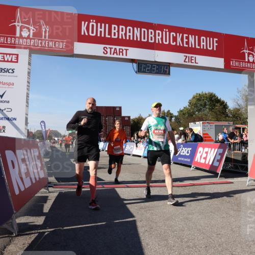03.10.2025 - Köhlbrandbrückenlauf Lena Gebhardt http://msf.ph/oto/9053647 03.10.2025 13:23:14 Ziel 4339, 4350, 4553, 4904, 4905, 4964, 4987, 5076, 5573, 5712, 5716, 6070, 6071, 6277, 6618, 6619, 6652, 6653 meine-sportfotos.de
