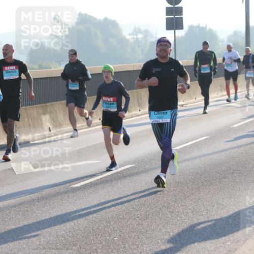 03.10.2025 - Köhlbrandbrückenlauf Lena Gebhardt http://msf.ph/oto/9053653 03.10.2025 09:16:11 Position 1 3794, 2997, 3087 meine-sportfotos.de