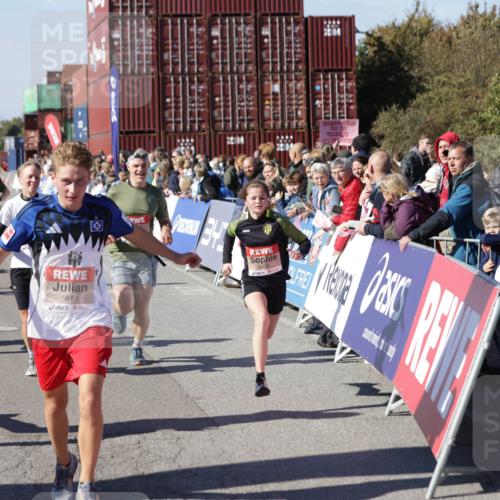03.10.2025 - Köhlbrandbrückenlauf Jannik Wohlers http://msf.ph/oto/9053654 03.10.2025 13:09:35 Ziel 4134, 4212, 4262, 4298, 4358, 4365, 4614, 5352, 5803, 5813, 5907, 6379, 6438, 6481, 6667, 6803 meine-sportfotos.de