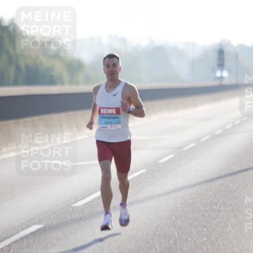 03.10.2025 - Köhlbrandbrückenlauf Jannik Wohlers http://msf.ph/oto/9053655 03.10.2025 09:10:56 Position 3 1013 meine-sportfotos.de