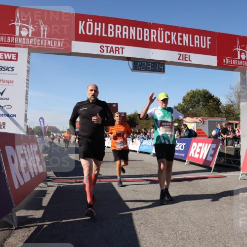 03.10.2025 - Köhlbrandbrückenlauf Lena Gebhardt http://msf.ph/oto/9053656 03.10.2025 13:23:14 Ziel 4339, 4350, 4553, 4904, 4905, 4964, 4987, 5076, 5573, 5712, 5716, 6070, 6071, 6277, 6618, 6619, 6652, 6653 meine-sportfotos.de