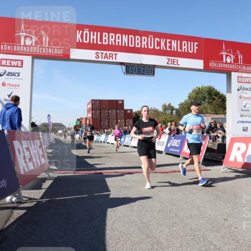 03.10.2025 - Köhlbrandbrückenlauf Lena Gebhardt http://msf.ph/oto/9053657 03.10.2025 13:07:00 Ziel 4152, 4249, 4451, 4588, 4804, 5963, 6065, 6423, 6427, 6745, 6799, 6822 meine-sportfotos.de