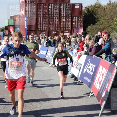 03.10.2025 - Köhlbrandbrückenlauf Jannik Wohlers http://msf.ph/oto/9053659 03.10.2025 13:09:35 Ziel 4134, 4212, 4262, 4298, 4358, 4365, 4614, 5352, 5803, 5813, 5907, 6379, 6438, 6481, 6667, 6803 meine-sportfotos.de