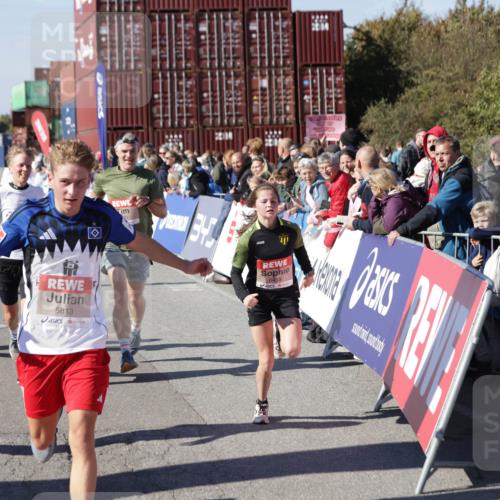 03.10.2025 - Köhlbrandbrückenlauf Jannik Wohlers http://msf.ph/oto/9053664 03.10.2025 13:09:35 Ziel 4134, 4212, 4262, 4298, 4358, 4365, 4614, 5352, 5803, 5813, 5907, 6379, 6438, 6481, 6667, 6803 meine-sportfotos.de