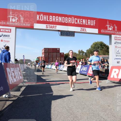03.10.2025 - Köhlbrandbrückenlauf Lena Gebhardt http://msf.ph/oto/9053667 03.10.2025 13:07:01 Ziel 4152, 4249, 4451, 4588, 4804, 5963, 6065, 6423, 6427, 6745, 6799, 6822 meine-sportfotos.de