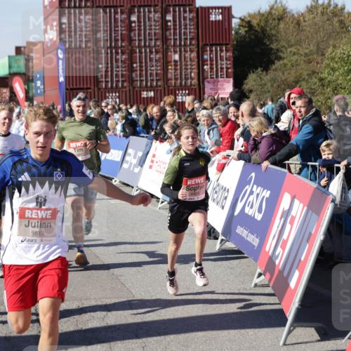 03.10.2025 - Köhlbrandbrückenlauf Jannik Wohlers http://msf.ph/oto/9053669 03.10.2025 13:09:35 Ziel 4134, 4212, 4262, 4298, 4358, 4365, 4614, 5352, 5803, 5813, 5907, 6379, 6438, 6481, 6667, 6803 meine-sportfotos.de