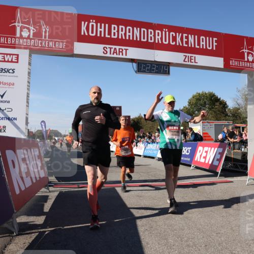 03.10.2025 - Köhlbrandbrückenlauf Lena Gebhardt http://msf.ph/oto/9053670 03.10.2025 13:23:14 Ziel 4339, 4350, 4553, 4904, 4905, 4964, 4987, 5076, 5573, 5712, 5716, 6070, 6071, 6277, 6618, 6619, 6652, 6653 meine-sportfotos.de