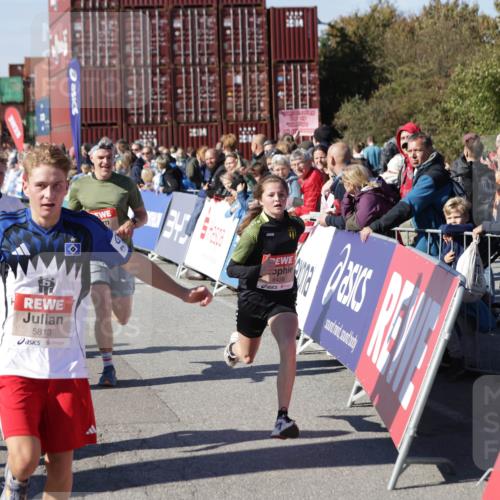 03.10.2025 - Köhlbrandbrückenlauf Jannik Wohlers http://msf.ph/oto/9053671 03.10.2025 13:09:35 Ziel 4134, 4212, 4262, 4298, 4358, 4365, 4614, 5352, 5803, 5813, 5907, 6379, 6438, 6481, 6667, 6803 meine-sportfotos.de