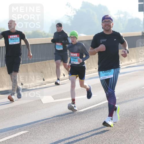 03.10.2025 - Köhlbrandbrückenlauf Lena Gebhardt http://msf.ph/oto/9053677 03.10.2025 09:16:12 Position 1 3794, 1194, 2997, 3087 meine-sportfotos.de